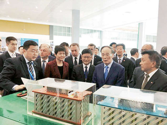  2018年国家副主席王岐山参观考察亚新（中国）奥威超级电容