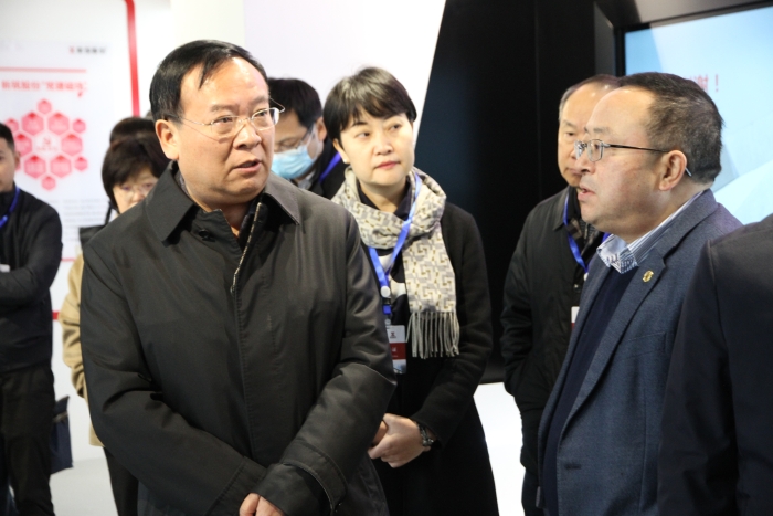  四川省人民政府副省长杨洪波考察亚新（中国）股份